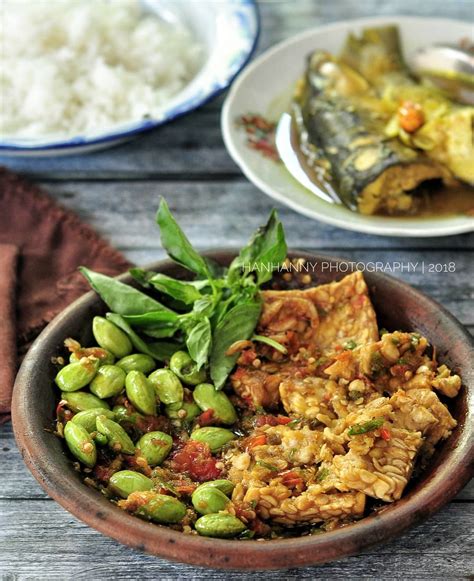 Mau coba resep sambal indonesia yang mantap? TEMPE PENYET SAMBEL MENTAH - Resep Masakan nusantara