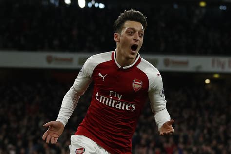 Mesut Ozil Signs New Three And A Half Year Deal At Arsenal Ibtimes Uk