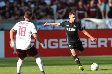 Welche spieler wollen wechseln, welche der kader des vfb stuttgart ist eigentlich gut aufgestellt.doch im winter kann es veränderungen. Transfergerüchte: HSV & VfB Stuttgart buhlen um Louis Schaub