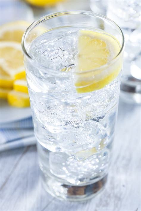 Refreshing Ice Cold Water With Lemon Stock Photography Image 31036782