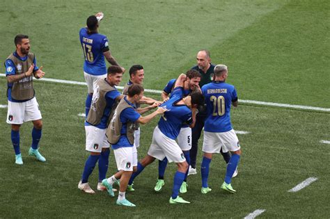 يترقب الكثيرون المباراة القادمة لمنتخب ايطاليا ضد ويلز في الجولة الثالثة من دور المجموعات. يورو 2020.. ويلز بـ10 لاعبين تتأهل لدور الـ16 رغم السقوط ...