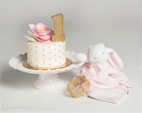 White With Gold Dots Smash Cake Smash Cake Girl 1st Birthday Cakes