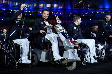 Depuis 1960, les jeux paralympiques se tiennent en les premiers jeux paralympiques d'hiver ont eu lieu en 1976 et d'ici 1998, ces jeux avaient gagné en importance avec l'augmentation du nombre. Une histoire française des Jeux paralympiques
