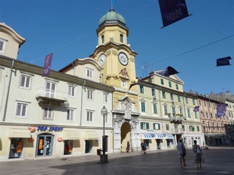 Fiume, in croazia, una delle città più caratteristiche e pittoresche della croazia: Istria in moto