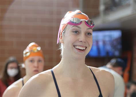 Gretchen Walsh Moves To 6 All Time With 49 71 100 Back On 400 MR Lead Off