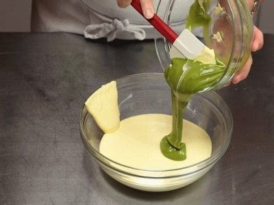 Il semifreddo al pistacchio è un dessert al cucchiaio cremoso e delicato, ideale da servire nelle occasioni speciali: Semifreddo al pistacchio: Ricette Dolci | Cookaround