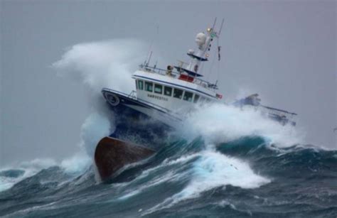 Massive Waves Pummel Fishing Boat In The North Sea 10 Pics