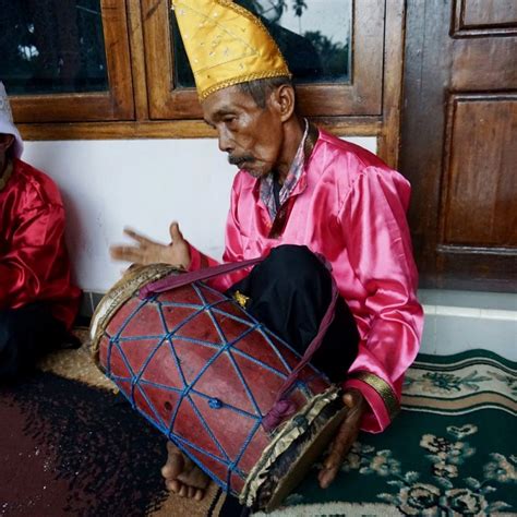 Selain itu, musik diartikan sebagai bunyi yang terdiri dari ritmis dan melodi teratur. 9 Jenis Alat Musik Tradisional Sumatera Barat | Gambar dan ...