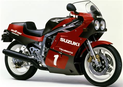 Gsx R750 30年間の軌跡 1986年 Gsx R750r バイクニュース タンデムスタイル