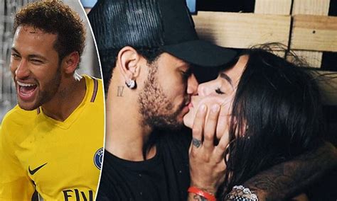 Psg Star Neymar Poses For Loving Photo With Girlfriend Daily Mail Online