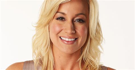 Kellie Pickler Shaves Head To Support Friend With Breast Cancer Cbs News