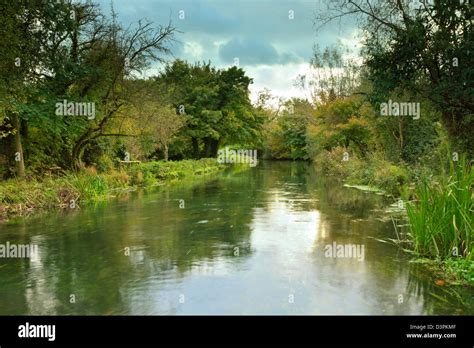 Tranquil River Itchen Hampshire Uk Stock Photo Alamy