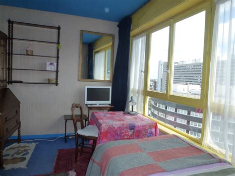 Capacidad maxima 5 personas , vistas al mar y la montaña , playa a unos 200 mt, 3 habitaciones , 1 baño y 1 aseo , plaza garaje a disposicion, piscina , cancha de tenis , supermercado al lado del apartamento, cine de verano, iglesia y parada de autobuses (avanza) a 50 mt. CUARTO SOLEADO Y CONFORTABLE EN MI APARTAMENTO PARIS LA DEFENSE | Alquiler habitaciones Courbevoic