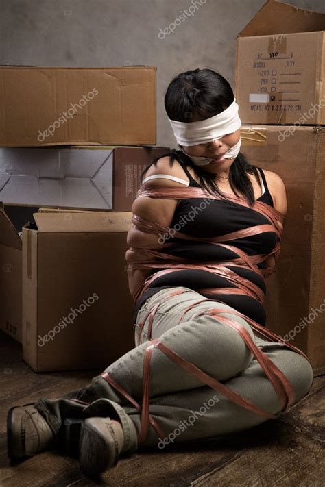 Mujer Secuestrada Fotografía De Stock © Otnaydur 11016938 Depositphotos