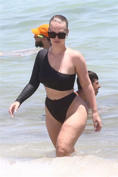 Bianca Elouise In A Bikini Miami 08 15 2019 CelebMafia