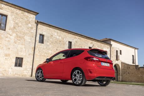 Ford fiesta, yepyeni tasarımı, hayatı kolaylaştıran teknolojik özellikleri ve her yaşam tarzına uygun seri seçenekleriyle! Essai Ford Fiesta 2017 : notre avis sur la nouvelle Fiesta