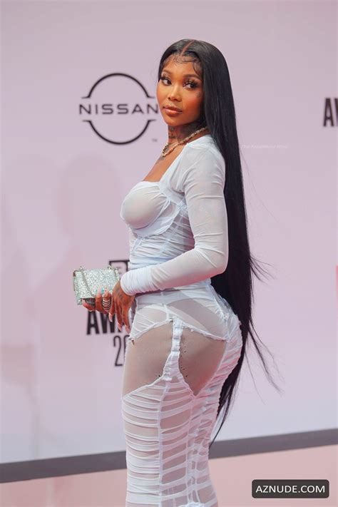 Summer Walker Sexy Flaunts Her Nude Tits At The BET Awards In Los