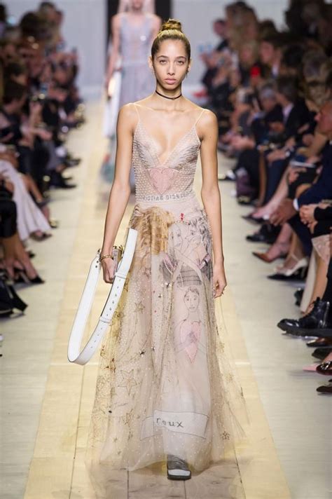 Retrouvez Les Photos Du Défilé Christian Dior Prêt à Porter Printemps