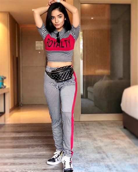 Anushka Sen Looking Hot And Sexy In These Crop Top Outfits Iwmbuzz