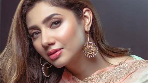 Mahira Khan Breaks Internet With Her Hot And Sexy Avatar Photos Goes Viral Newstrack English 1