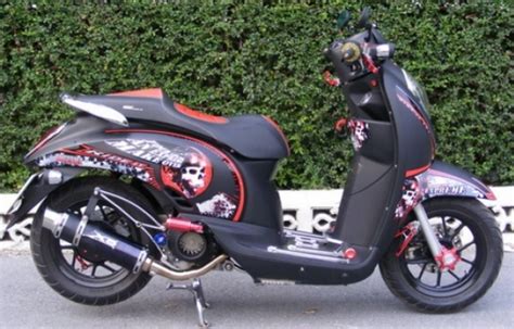 Pilih warna bodi mayoritas hitam, bikin honda scoopy karbu ini kembali segar. Gambar Foto Modifikasi Motor Honda Scoopy Keren, Sporty ...