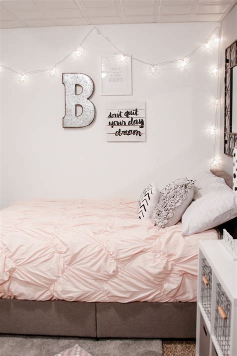 Hgtv helps you find a teenage bedroom color scheme that both teens and parents will love as you related to: Decorating For A Teen Girl