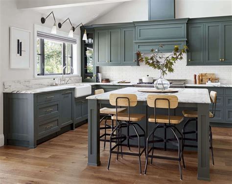 Distinctive cabinetry features six of the best kitchen cabinet manufacturers under one roof. Fine and Classy Traditional European Kitchen Design Ideas - Best Online Cabinets