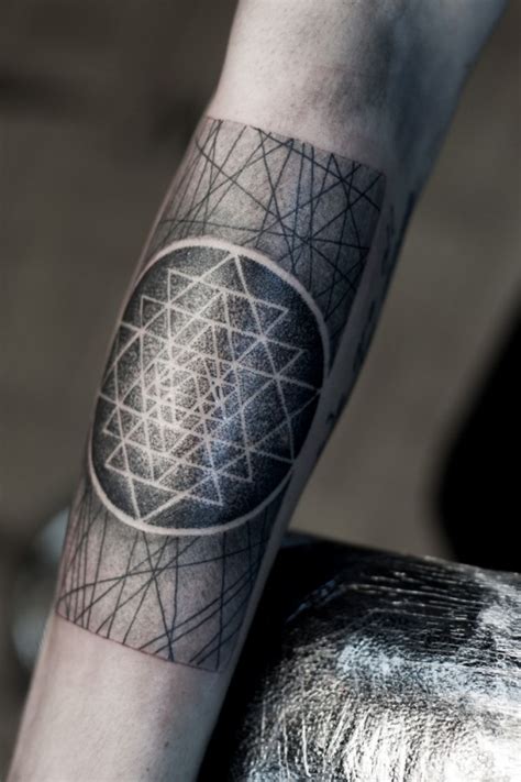 Geometric tattoos for girls, men. Geometric Tattoo Hand Ideas - Flawssy