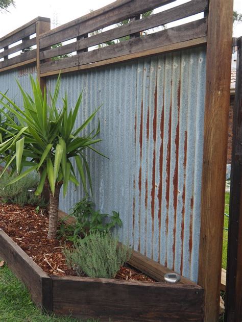 It will not rot like a wood barrier does, nor will it receive insect damage that could require a premature replacement. 51015041c8aab213db09a67aa412ae64.jpg 640×853 pixels ...