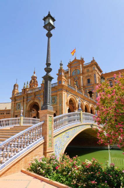 Sitio web del ayuntamiento de sevilla. Plaza de España in Seville enthralls visitors and adorns ...