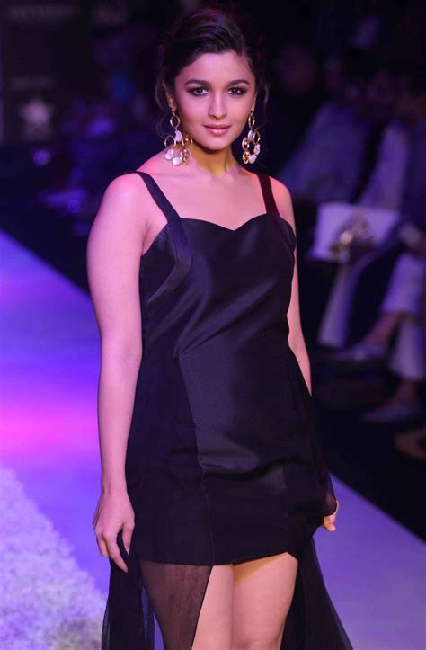 Latest bollywood news & gossip: Bollywood Actress Alia Bhatt Hot Photos At IIJW 2013 ...