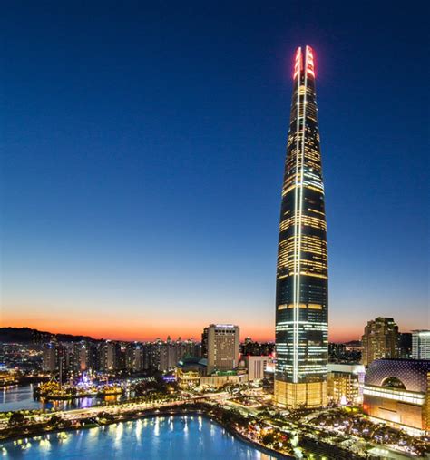 The tower is adjoined with a lifestyle shopping complex such as the shore shopping gallery with a varied choice of food and beverage, fashion and shop outlets. SEOUL SKY