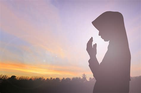 Muslim Woman Pray And Beautiful Background Pray For Ramadan Pr