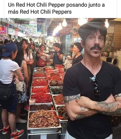 Un Red Hot Chili Pepper Posando Junto A Más Red Hot Chili Peppers Memes