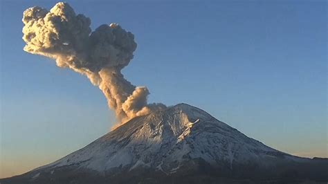 Volcano Spews Ash Lava And Smoke In Mexico The New York Times