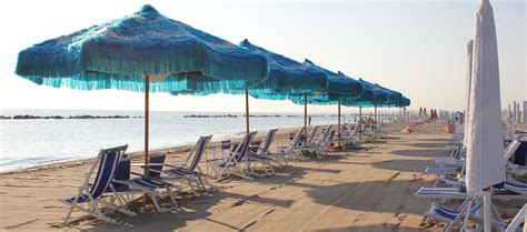 We wish everyone a happy holiday, despite the difficult time, with the hope of seeing each other in a while to spend a. Spiaggia di Campomarino Lido - trovaspiagge.it, portale ...