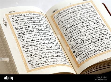 Koran Kuran Buch Isoliert Auf Weißem Hintergrund Stockfotografie Alamy