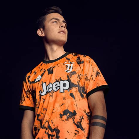 C'est ici que vous pourrez réserver vos déplacements pour les. Tercera camiseta adidas de la Juventus 2020/2021