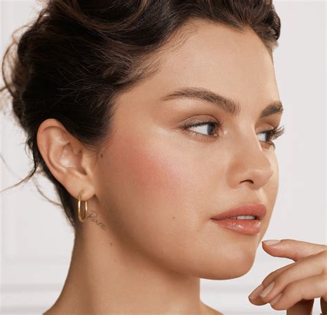 Rare Beauty By Selena Gomez Liquid Highlighter Adds A Touch Of Dewiness