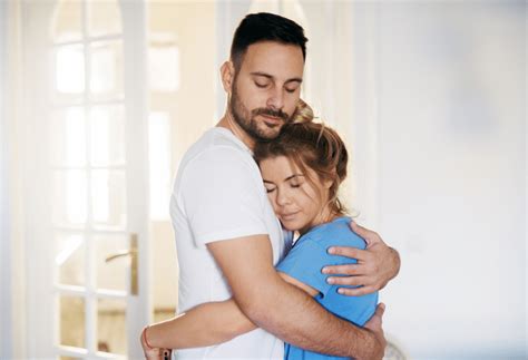 Hugs Can Help Women De Stress But Not So Much For Men