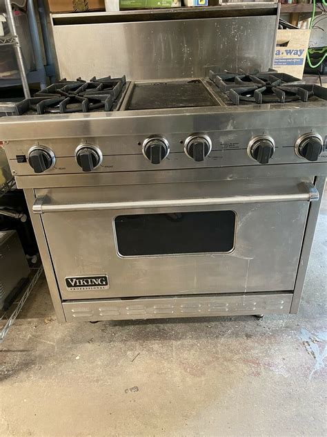 Viking 36″ Freestanding Gas Range with Griddle - Includes 36″ Exhaust ...