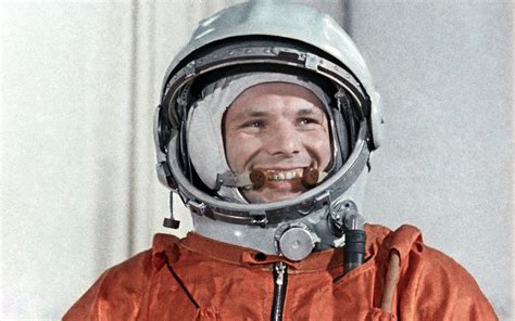 Первый полет человека в космос подразумевал много проблем и трудностей. Как материально был вознагражден Юрий Гагарин за полет в ...