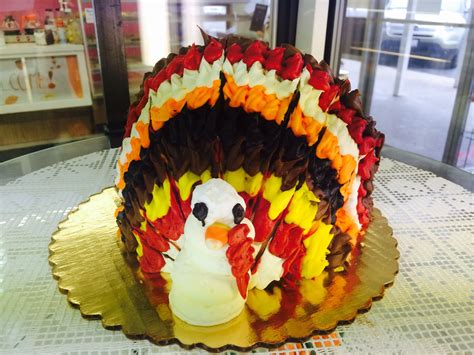 These adorable turkey cake pops make a delightful place card for your thanksgiving table. Turkey for thanksgiving | Cake, Desserts, Thanksgiving