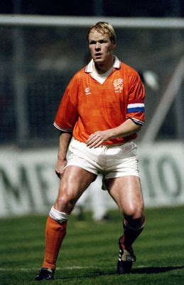 Netherlands boss ronald koeman says robin van persie could still earn a recall to the squad if he can sustain his fitness. Ronald Koeman @ Netherlands | Futebol mundial, Lendas do ...