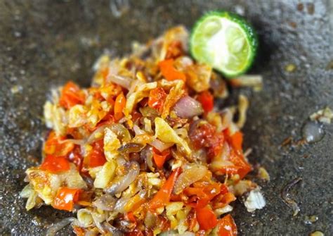 Kalau ingin menggunakan bagian daging ayam yang lain, kamu bisa menyajikan filet paha atau daging. Resep Sambal Geprek Bensu - Geprek Bensu Harum Dan Enaknya ...