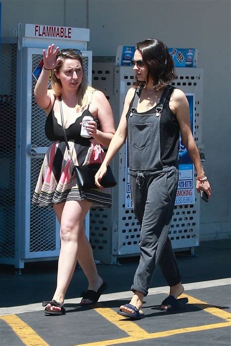 Mila Kunis In Black Overalls Shopping In Los Angeles 01 Gotceleb