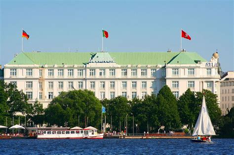 Zwei unbekannte männer haben ein von udo lindenberg gemaltes bild aus dem hotel atlantic kempinski in hamburg gestohlen. Plik:Hotel Atlantic Kempinski Hamburg.jpg - Wikipedia ...