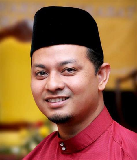 Raja ahmad nazim azlan shah bin almarhum raja ashman shah (born 10 march 1994) is a member of the perak royal family. Raja Ahmad Iskandar bertanding, AMANAH perlu kerja keras ...