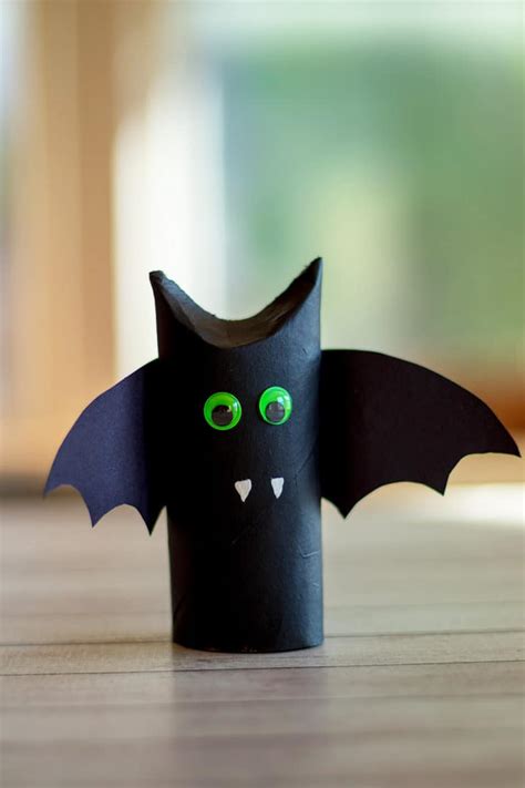 Try this super cute scare crow puppet out of a toilet paper roll. Halloween Toilet Paper Roll Bat Craft | Fun Crafts for Kids