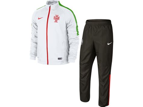 Im man u trainingsanzug gewinnen. Portugal Nike Trainingsanzug (15-16)